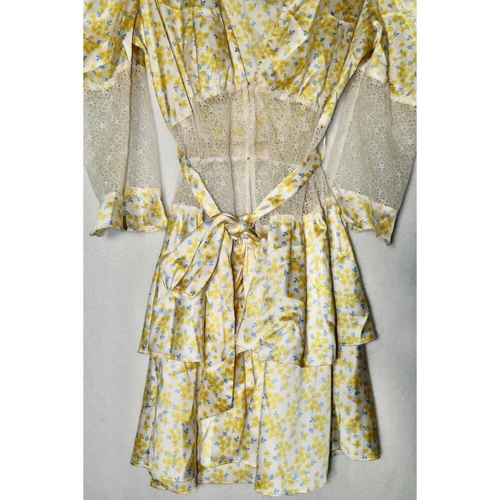 For Love And Lemon Daffodil Floral Lace Robe Size Large - Picture 9 of 13